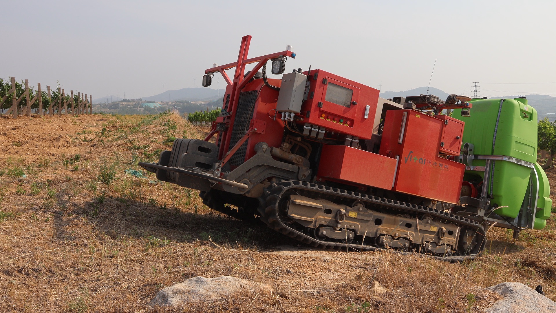 VF80R tracked tractor working in a field